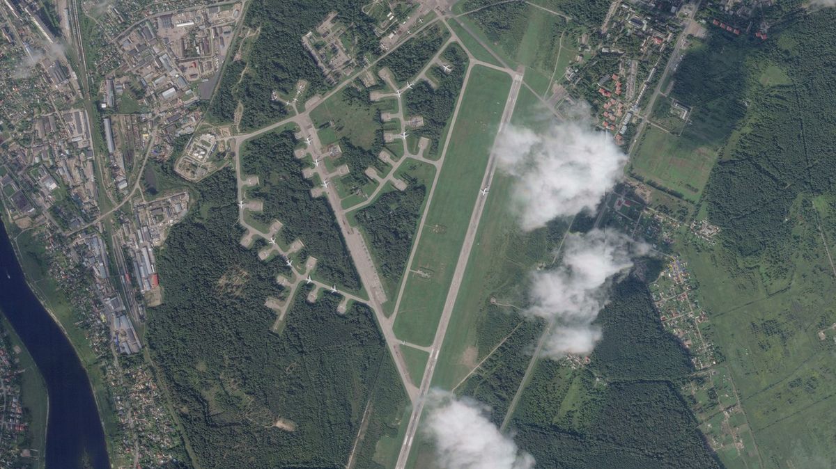 Drony na letiště ve Pskově udeřily z ruského území, řekl šéf ukrajinské rozvědky